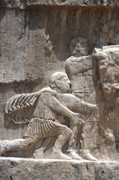 (detalle) del Emperador Romano Felipe el Árabe arrodillado ante Shapur II, Naqsh-e Rostam de Unbekannt Unbekannt
